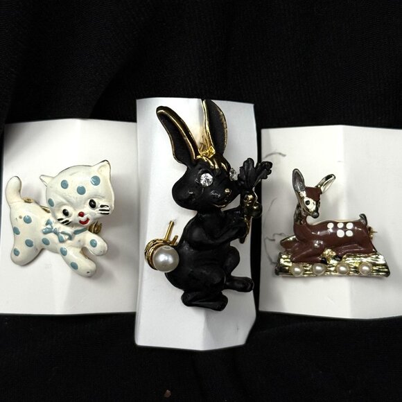 Animal Lover Vintage Pins Brooches Set of 3 - White Cat / Black Rabbit / Deer - Picture 1 of 10